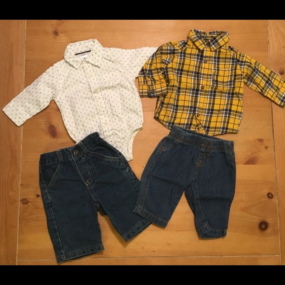 2 Carter’s Baby Boy Outfits size 3m